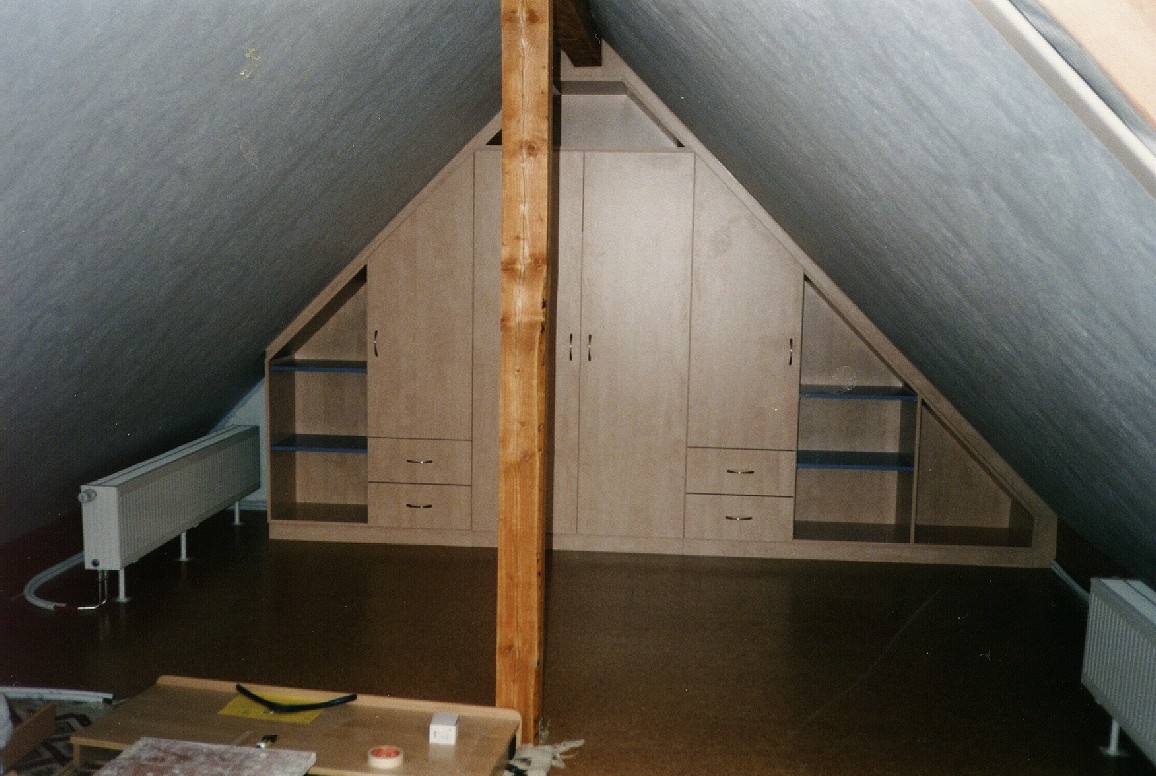 Einbauschrank f�r das Dachgescho�